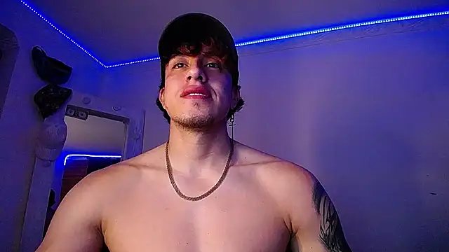 Snapshot of strongboy_ chatting on January 2025 03:36:02 AM strongboy online show from January 2025 03:36:02 AM