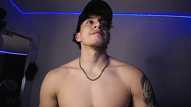 Snapshot of strongboy_ chatting on January 2025 02:14:01 AM strongboy online show from January 2025 02:14:01 AM