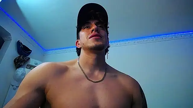 Snapshot of strongboy_ chatting on January 2025 01:35:01 AM strongboy online show from January 2025 01:35:01 AM