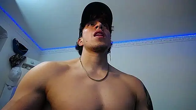 Snapshot of strongboy_ chatting on January 2025 11:56:01 PM strongboy online show from January 2025 11:56:01 PM