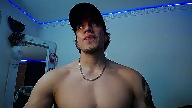 Snapshot of strongboy_ chatting on January 2025 11:04:01 PM strongboy online show from January 2025 11:04:01 PM