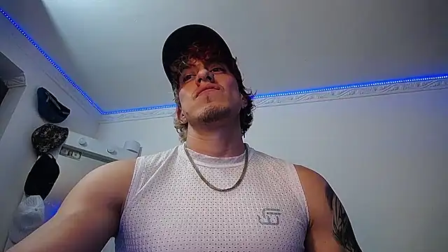 Snapshot of strongboy_ chatting on March 2025 01:07:01 AM strongboy online show from March 2025 01:07:01 AM