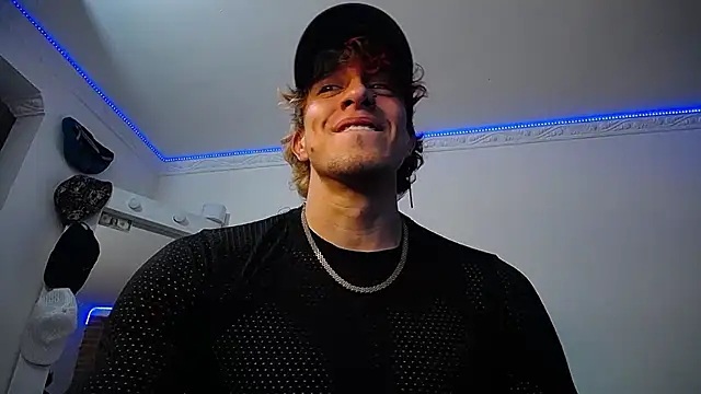 Snapshot of strongboy_ chatting on March 2025 11:14:02 PM strongboy online show from March 2025 11:14:02 PM