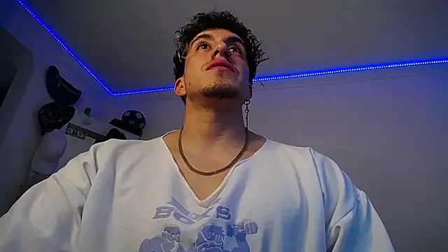 Snapshot of strongboy_ chatting on October 2025 08:09:02 PM strongboy online show from October 2025 08:09:02 PM