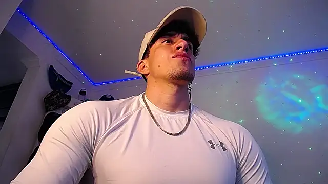 Snapshot of strongboy_ chatting on November 2025 07:03:01 PM strongboy online show from November 2025 07:03:01 PM