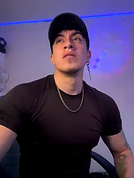 Snapshot of strongboy_ chatting on December 2025 01:17:04 PM strongboy online show from December 2025 01:17:04 PM