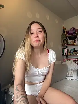 Darling XXX online show from March 2025 08:00:01 PM