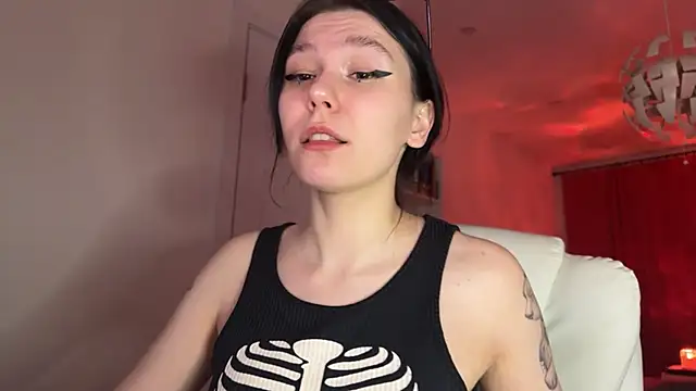 Snapshot of pinkdolly18 chatting on February 2025 09:53:02 PM pinkdolly18 online show from February 2025 09:53:02 PM