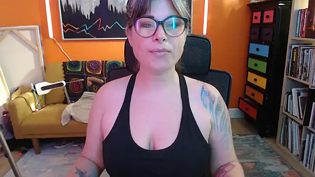 Snapshot of TheLenaAdams chatting on October 2025 03:23:02 PM TheLenaAdams online show from October 2025 03:23:02 PM