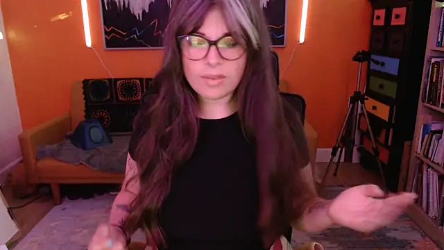 Snapshot of TheLenaAdams chatting on November 2025 02:49:02 PM TheLenaAdams online show from November 2025 02:49:02 PM