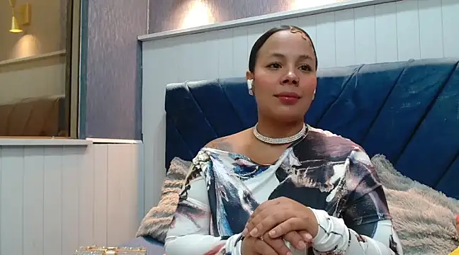 Snapshot of EmilyQueen3x chatting on February 2025 01:46:02 PM EmilyQueen3x online show from February 2025 01:46:02 PM