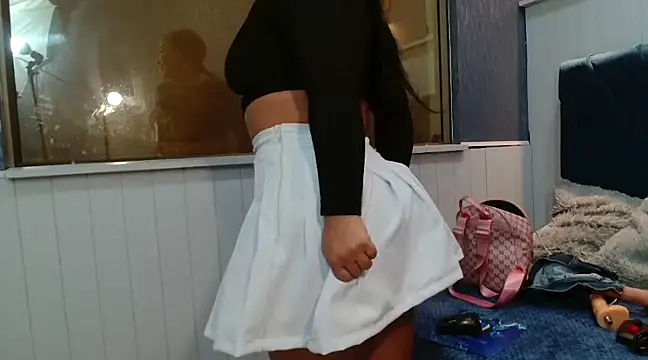 Snapshot of EmilyQueen3x chatting on February 2025 04:13:02 PM EmilyQueen3x online show from February 2025 04:13:02 PM