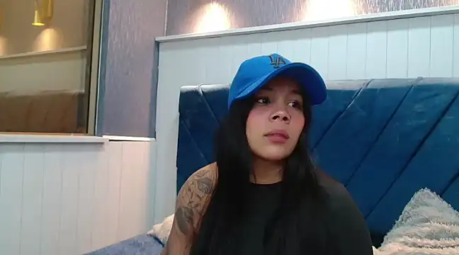 Snapshot of EmilyQueen3x chatting on February 2025 01:06:01 PM EmilyQueen3x online show from February 2025 01:06:01 PM