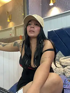 Snapshot of EmilyQueen3x chatting on March 2025 04:24:01 PM EmilyQueen3x online show from March 2025 04:24:01 PM