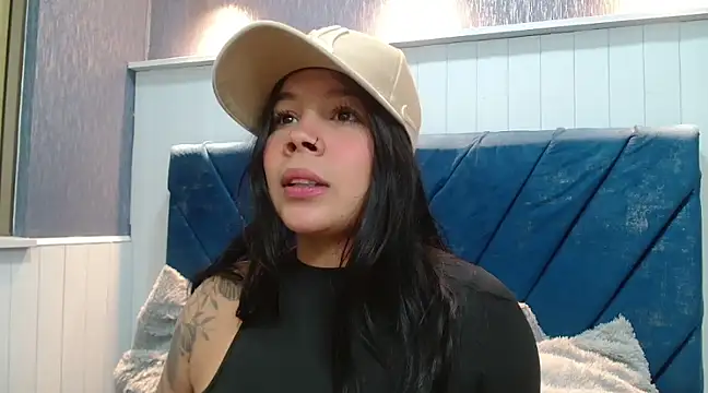 Snapshot of EmilyQueen3x chatting on March 2025 12:53:02 PM EmilyQueen3x online show from March 2025 12:53:02 PM