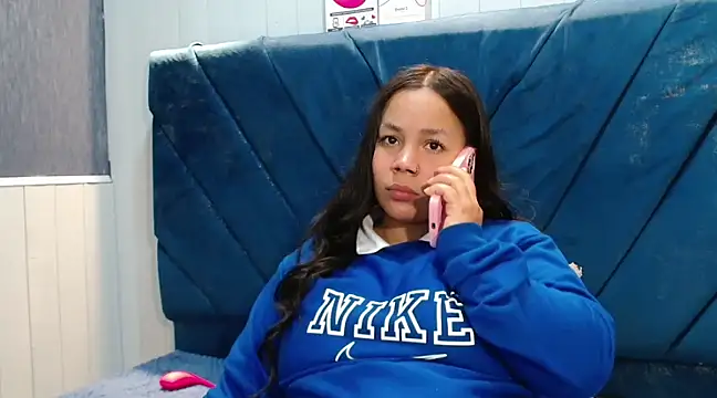 Snapshot of EmilyQueen3x chatting on March 2025 04:29:02 PM EmilyQueen3x online show from March 2025 04:29:02 PM