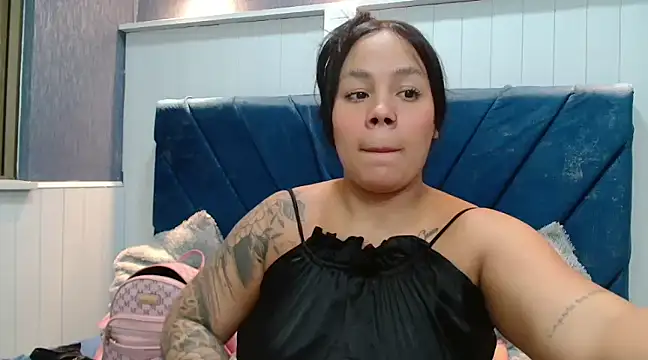 Snapshot of EmilyQueen3x chatting on March 2025 02:03:01 PM EmilyQueen3x online show from March 2025 02:03:01 PM