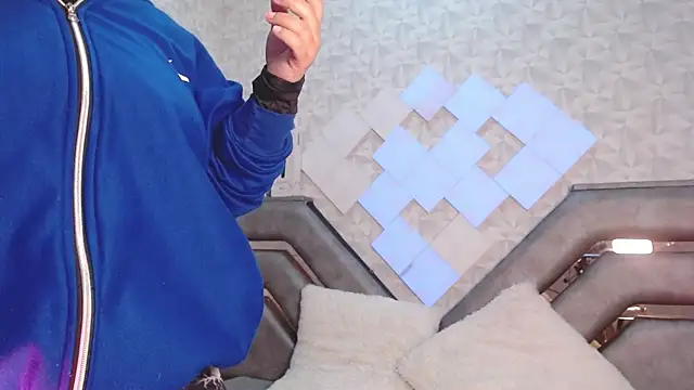 Snapshot of EmilyQueen3x chatting on September 2025 01:32:01 PM EmilyQueen3x online show from September 2025 01:32:01 PM