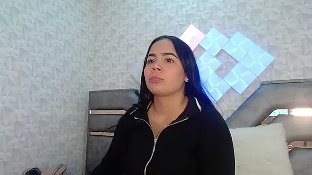 Snapshot of EmilyQueen3x chatting on September 2025 12:49:01 PM EmilyQueen3x online show from September 2025 12:49:01 PM