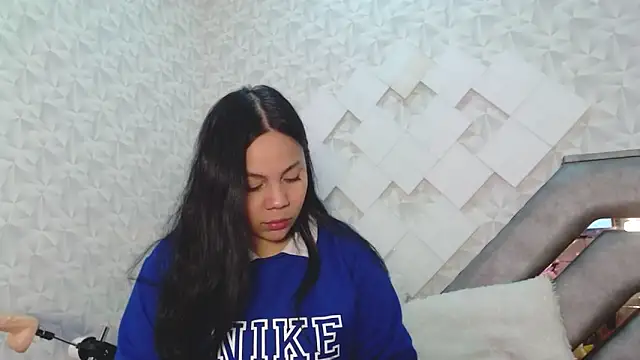 Snapshot of EmilyQueen3x chatting on September 2025 12:51:01 PM EmilyQueen3x online show from September 2025 12:51:01 PM