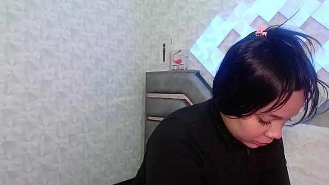 Snapshot of EmilyQueen3x chatting on October 2025 01:22:01 PM EmilyQueen3x online show from October 2025 01:22:01 PM