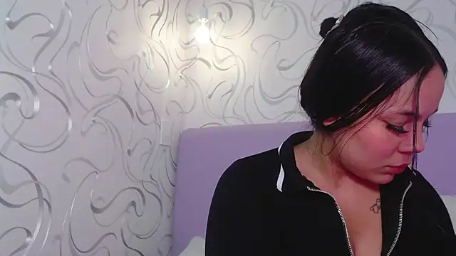 Snapshot of EmilyQueen3x chatting on October 2025 09:15:02 PM EmilyQueen3x online show from October 2025 09:15:02 PM