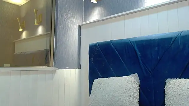 Snapshot of EmilyQueen3x chatting on November 2025 01:10:01 PM EmilyQueen3x online show from November 2025 01:10:01 PM