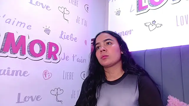 Snapshot of EmilyQueen3x chatting on November 2025 03:55:02 PM EmilyQueen3x online show from November 2025 03:55:02 PM