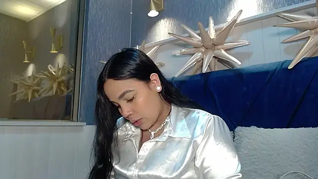 Snapshot of EmilyQueen3x chatting on December 2025 05:42:02 PM EmilyQueen3x online show from December 2025 05:42:02 PM