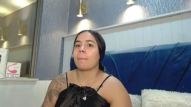 Snapshot of EmilyQueen3x chatting on January 2026 12:20:01 PM EmilyQueen3x online show from January 2026 12:20:01 PM