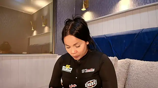 Snapshot of EmilyQueen3x chatting on February 2026 02:04:02 PM EmilyQueen3x online show from February 2026 02:04:02 PM