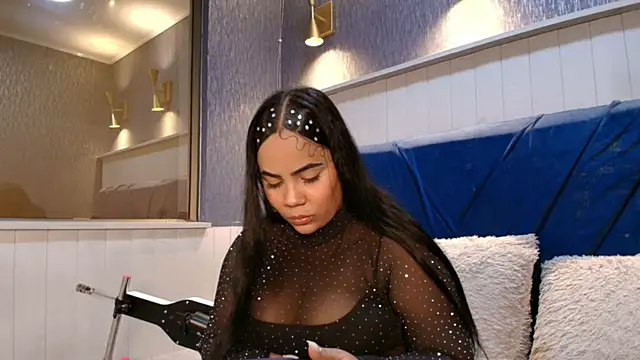 Snapshot of EmilyQueen3x chatting on February 2026 02:50:02 PM EmilyQueen3x online show from February 2026 02:50:02 PM