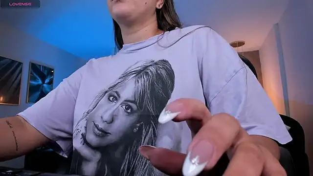 Snapshot of MartinnaBonnet chatting on January 2025 10:36:02 AM MartinnaBonnet online show from January 2025 10:36:02 AM