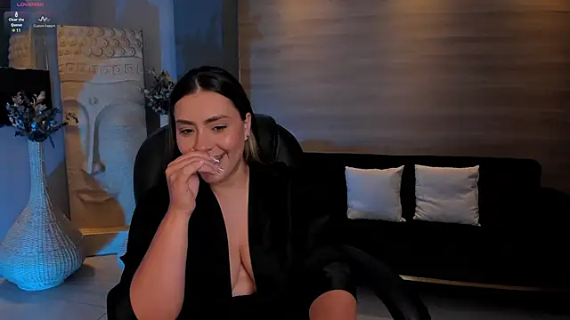 Snapshot of MartinnaBonnet chatting on February 2025 04:33:01 PM MartinnaBonnet online show from February 2025 04:33:01 PM