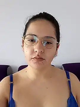 Snapshot of MiaLaurenzz chatting on October 2025 05:55:02 PM MiaLaurenzz online show from October 2025 05:55:02 PM