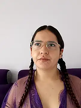 Snapshot of MiaLaurenzz chatting on October 2025 05:01:01 PM MiaLaurenzz online show from October 2025 05:01:01 PM