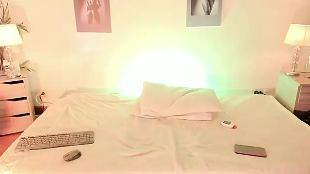 Alicee Levine online show from April 2026 09:45:01 PM