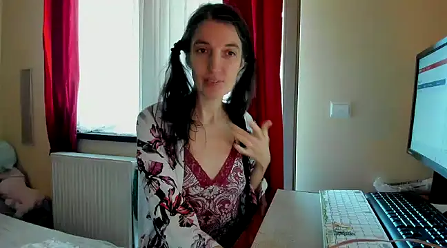 AliceisHome online show from January 2025 10:32:01 AM