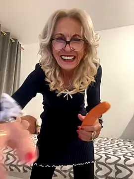 adella13 online show from December 2025 08:05:01 PM