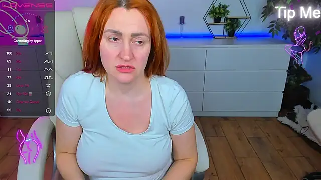 Kamilla Hot online show from November 2025 06:28:01 PM