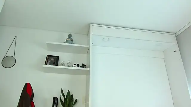 Robyn Miller online show from September 2025 01:35:01 PM