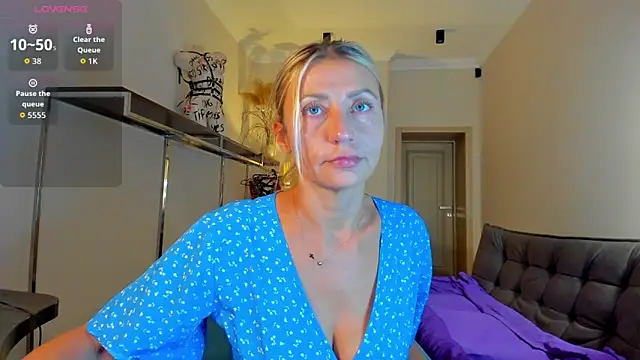 Snapshot of ZoeGrant chatting on September 2025 07:47:02 PM ZoeGrant online show from September 2025 07:47:02 PM