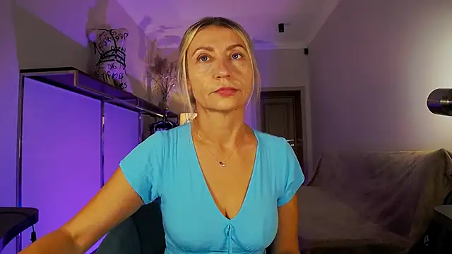 Snapshot of ZoeGrant chatting on October 2025 05:35:01 PM ZoeGrant online show from October 2025 05:35:01 PM