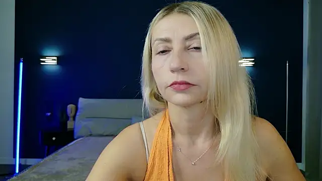 Snapshot of ZoeGrant chatting on October 2025 07:59:01 PM ZoeGrant online show from October 2025 07:59:01 PM