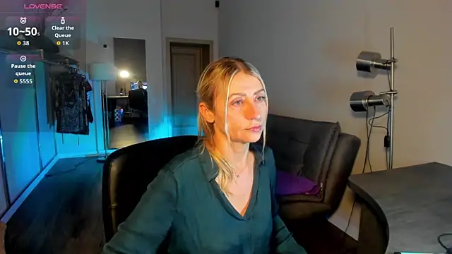 ZoeGrant online show from February 2026 09:43:01 PM