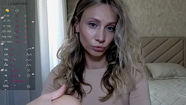 Snapshot of Alice_Wonders chatting on May 2026 07:14:01 AM Alice Wonders online show from May 2026 07:14:01 AM