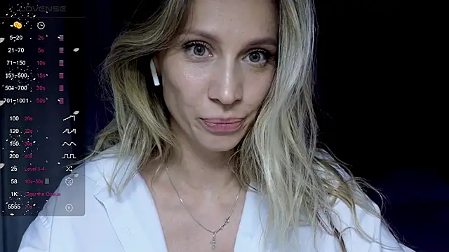 Snapshot of Alice_Wonders chatting on May 2026 07:54:02 PM Alice Wonders online show from May 2026 07:54:02 PM