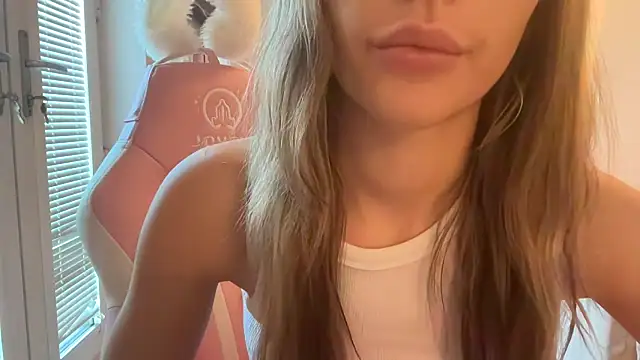 Snapshot of Lillymariee chatting on January 2025 12:57:02 PM Lillymariee online show from January 2025 12:57:02 PM