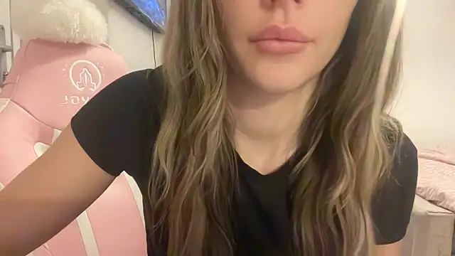 Snapshot of Lillymariee chatting on January 2025 04:50:02 PM Lillymariee online show from January 2025 04:50:02 PM