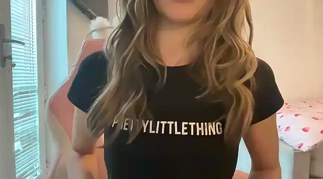 Snapshot of Lillymariee chatting on February 2025 01:01:01 PM Lillymariee online show from February 2025 01:01:01 PM